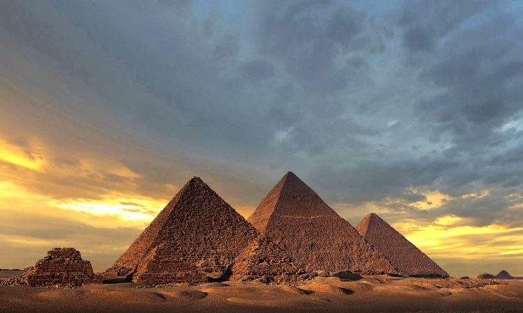 piramidy w egipcie