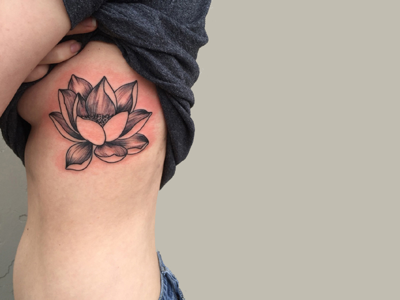 Tatuaże na żebrach - popularny i niezwykle osobisty sposób na ozdobienie swojego ciała 6
