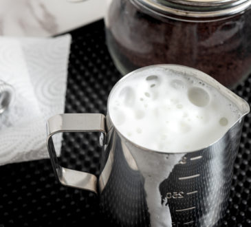 Przewodnik dla miłośników kawy z mlekiem - Jak wybrać idealne spieniacze do mleka? 49