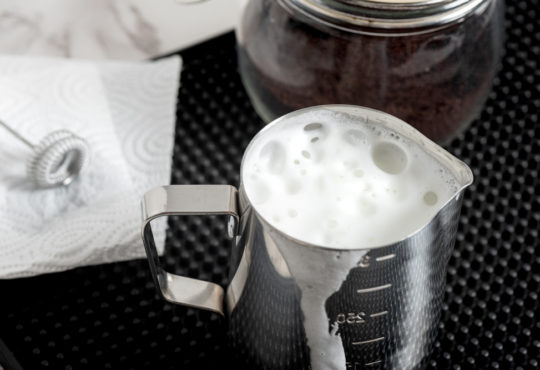 Przewodnik dla miłośników kawy z mlekiem - Jak wybrać idealne spieniacze do mleka? 5