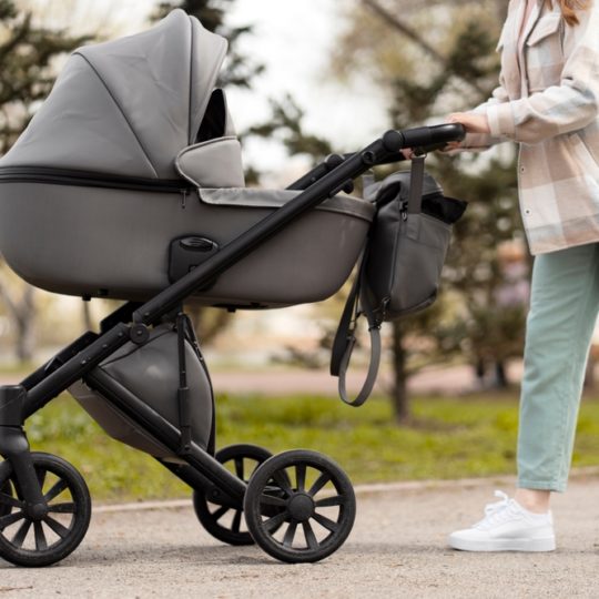 Wózek Bebetto czy wózek 4w1 z bazą ISOFIX - jak wybrać idealny model dla swojego dziecka? 7